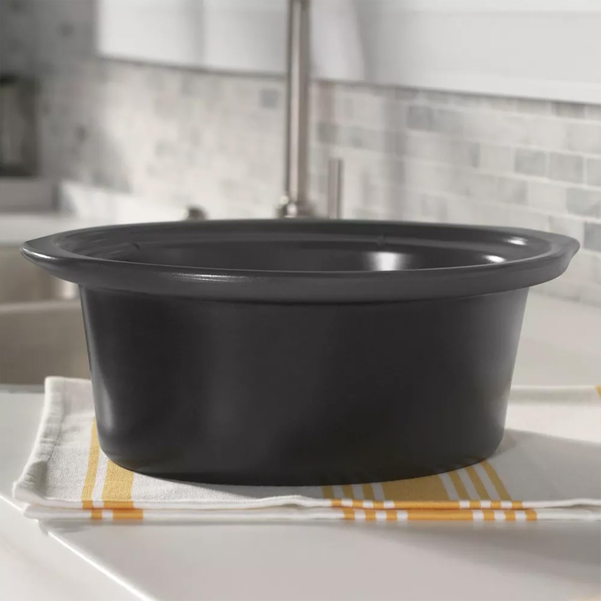 Crock-Pot 7-Quart Manual Slow Cooker, Family Size Serves 8+ People & Fits 6-lb Roast, Removable Stoneware with Warming Setting, Dishwasher Safe for Easy Cleanup, Stainless Steel