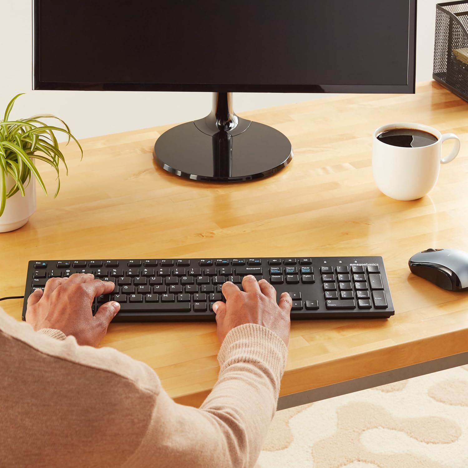 Amazon Basics Teclado QWERTY con cable, tamaño completo, negro
